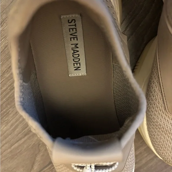 STEVE MADDEN RUNNING SHOES - Picture 4 of 4